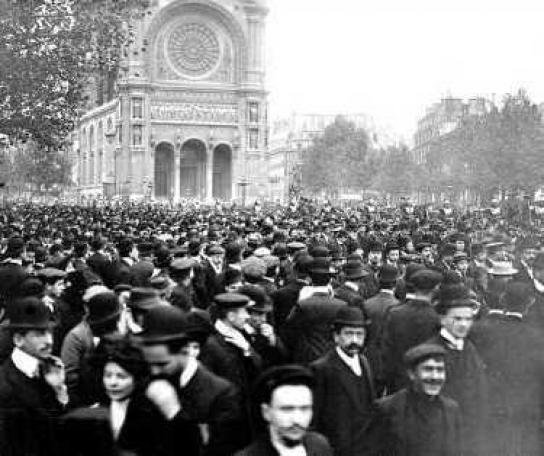 Protesta en París por la ejecución de Ferrer Guardia.