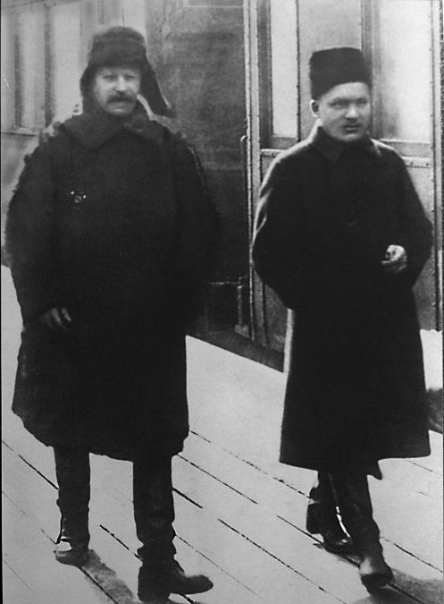 Stalin (izquierda) y Kírov, en la Estación de Leningrado en Moscú, 1928.