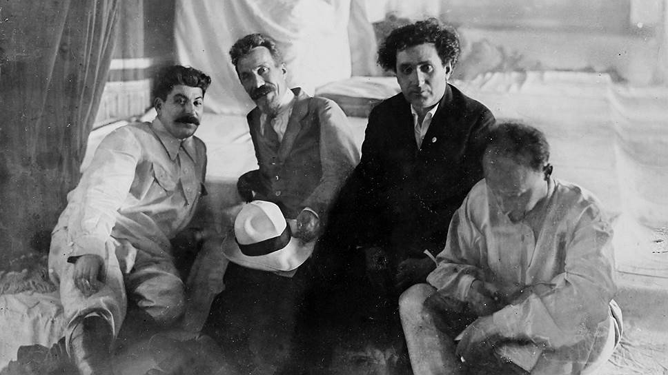 Stalin, Rýkov, Zinóviev y Bujarin (de izda. a dcha.) 20 de septiembre de 1924