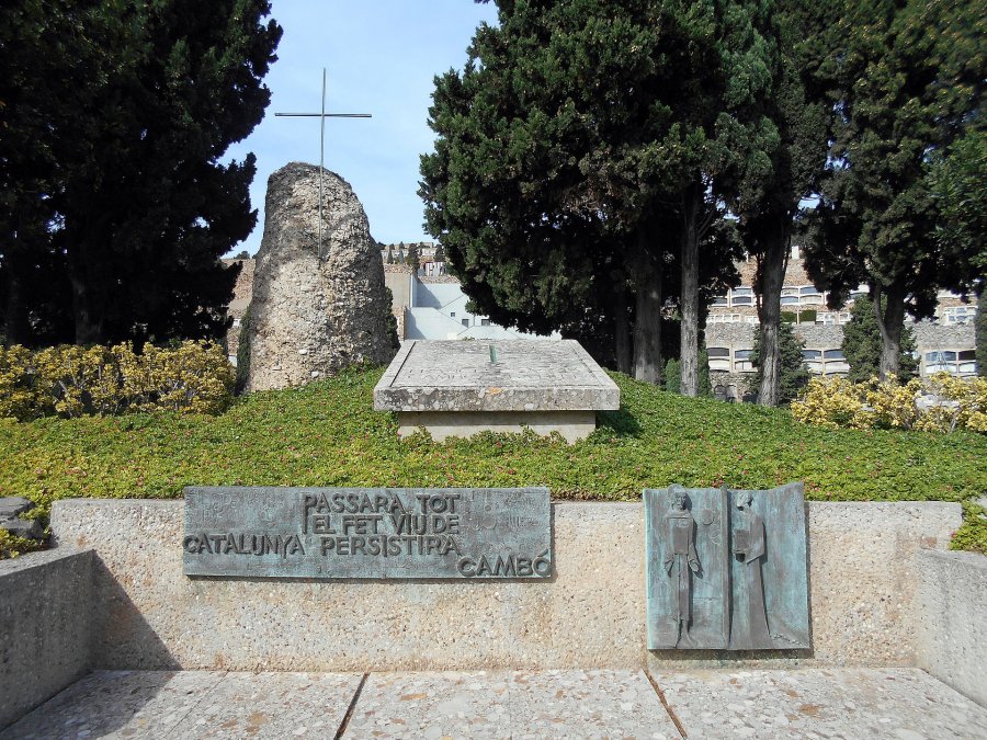 Tumba de Cambó en el cementerio de Montjuic.