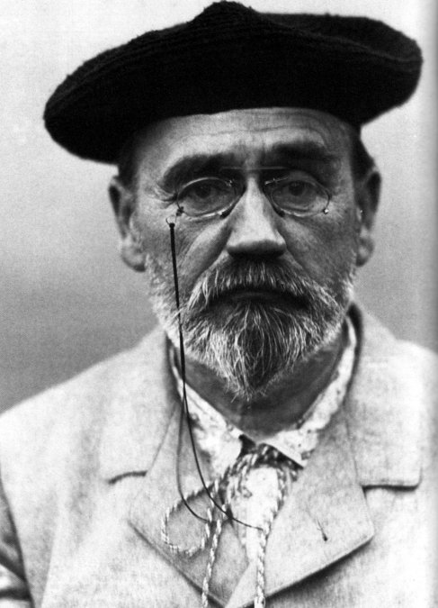 Émile Zola con gorra vasca. 