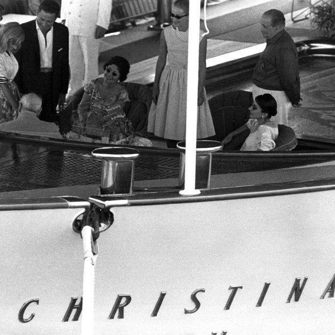 Aristóteles Onassis, Churchill,  Maria Callas y su marido Giovanni Battista Meneghini, en el barco  