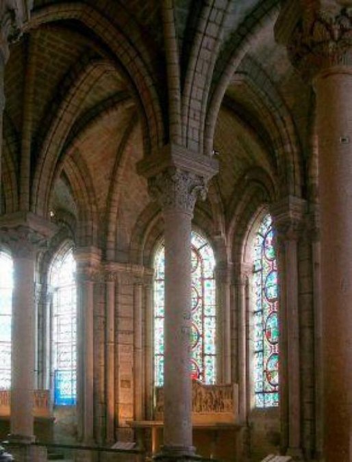 Interior de la catedral de Saint-Denis.