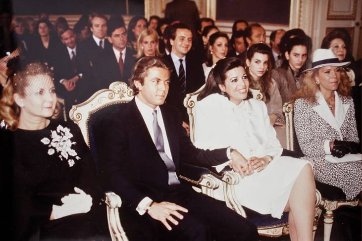 La boda por civil de Christina Onassis en París en 1984. A la derecha está Marina; junto a Thierry está su madre Francine