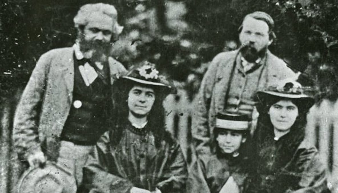 Eleanor, Jenny y Laura Marx, con  Karl Marx y Federico Engels.