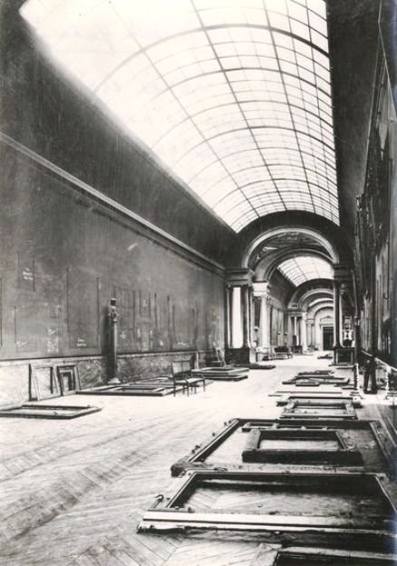 Las salas del Louvre vacías