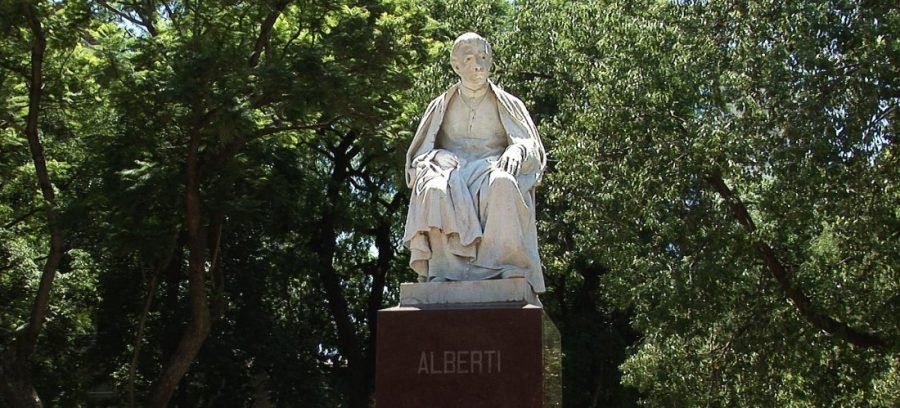Monumento a Manuel Alberti, realizado por el escultor Lucio Correa  Morales. Se encuentra hoy en la Plaza Alberti, entre Arcos y M. Ugarte,  en el barrio de Belgrano. Cuando Saavedra pidió un sacerdote como  