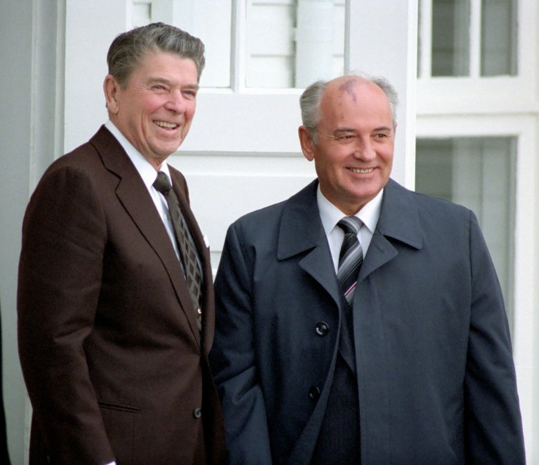 Reagan, Ronald; Gorbachev, Mikhail - October 1986.Courtesy Ronald Reagan Library