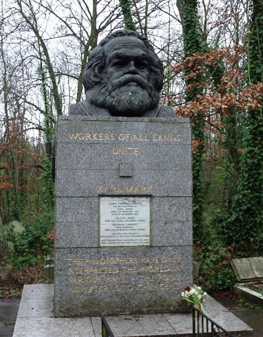 La tumba de Karl Marx, en el cementerio de Highgate, Londres.