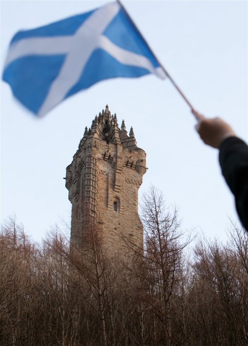 En Stirling se alza este monumento, esta imponente torre, como recuerdo  de la batalla del puente de Stirling, donde William Wallace condujo a  sus tropas a la victoria frente a los ingleses.