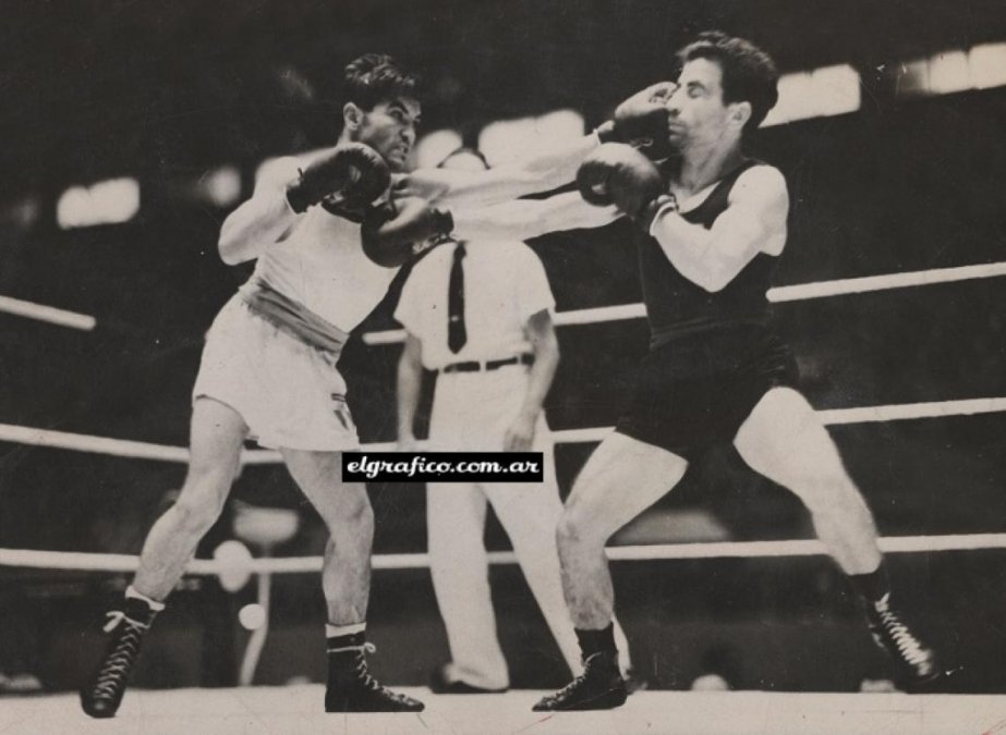 Londres, agosto de 1948. La izquierda de  Pascualito llega al rostro del italiano Bandinelli. Le ganó por puntos y  logró el título olímpico. 