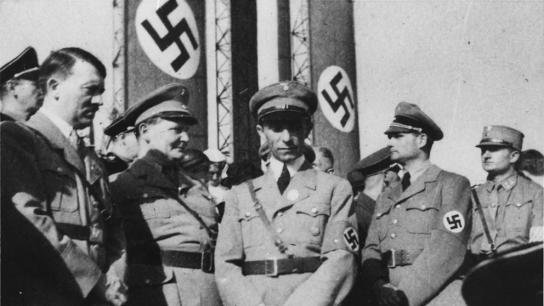 Hitler, Göring, Goebbels y Rudolf Hess durante un desfile militar