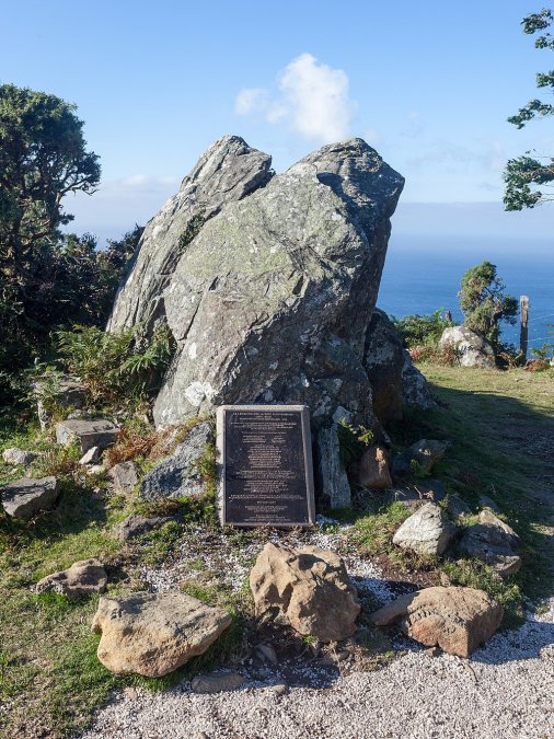                   Monumento a la memoria de Leslie Howard y sus compañeros en Cedeira, Galicia, España      