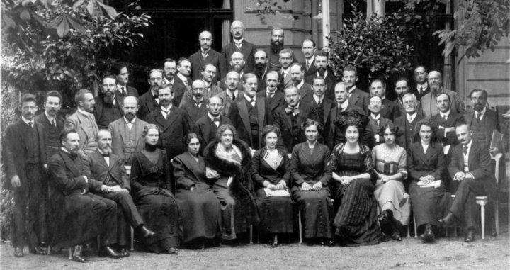Freud y sus amigos (Lou es la quinta de la primera fila empezando por la izquierda).