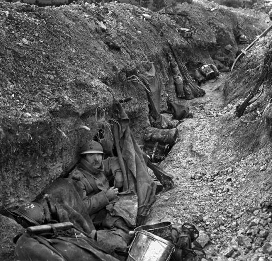 Trinchera francesa en la batalla de Verdún, Primera Guerra Mundial, 1916. 