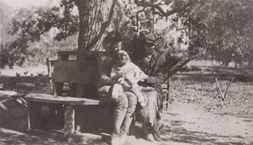 Bryher, Hilda Doolittle y Perdita en Carmel, California, 1921.