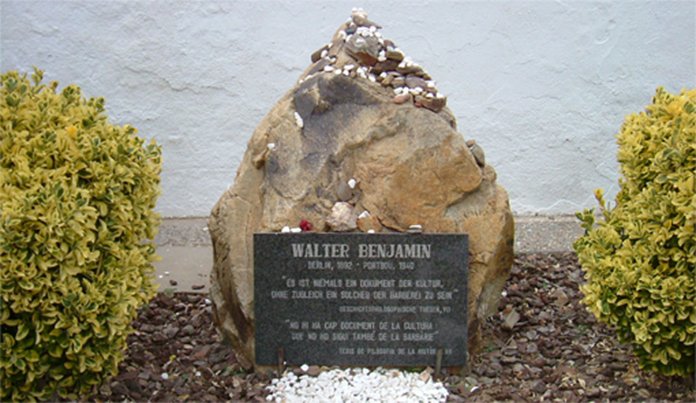  Tumba de Walter Benjamin ubicada en el cementerio de Portbou 