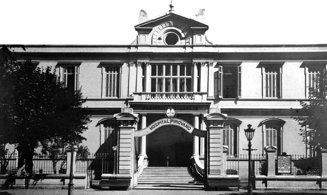 Durante la década de 1910, se realizó una modificación a la entrada aunque se conserva casi intacta hasta la actualidad. En ese año, ya contaba con ciento ochenta camas y asistía a los barrios de Belgrano, Núñez, Coghlan, Urquiza, Colegiales, Villa Ortúzar y Saavedra