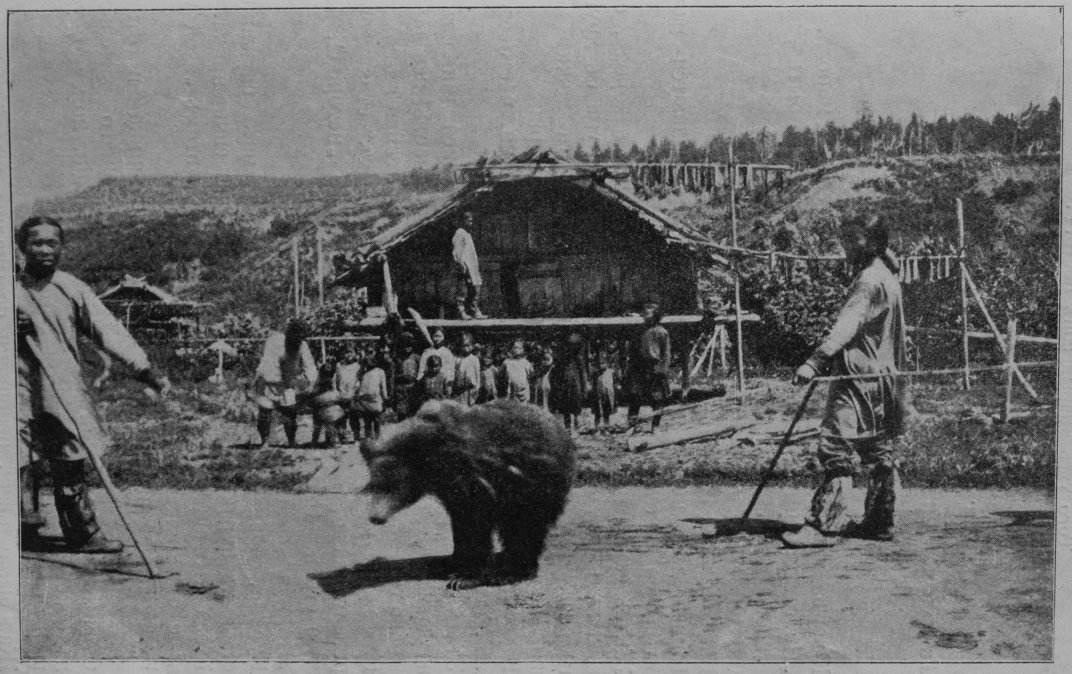 Fiesta del oso de los nivjis alrededor de 1903.