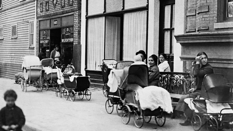 La Clínica Sanger en Amber Street en Brooklyn, Nueva York, acabaría  siendo la sede de la American Birth Control League, que Sanger fundó, y  que se convirtió en la Federación de Planificación Familiar de Estados  Unidos.