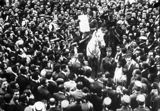 Anuncio del gobierno de Primo de Rivera en 1923 en Madrid.